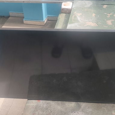 Vendo TV Samsung de 43 pulgadas roto por golpe en la pantalla Kiero 50usd adjunto fotos - Img 123178180