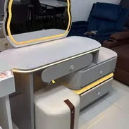 Vanity con Espejo, luces y asiento - Img 55590378