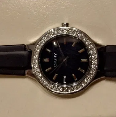 Fino y bonito reloj de mujer marca americana DKNY, NUEVO - Img 67100186