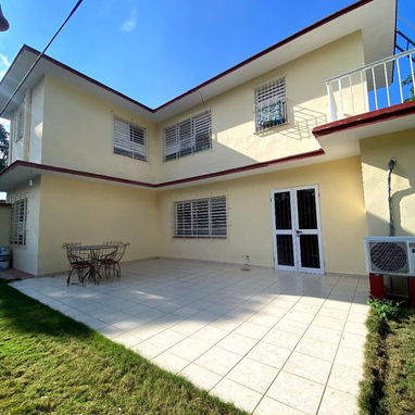 Propiedad Duplex reparto residencial Atabey municipio Playa - Img 122862385
