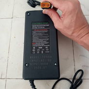 Cargador Inteligente 72v 5A. Nuevo en su caja. 45 usd o en MN al cambio. Télefono 52958918 - Img 55467462