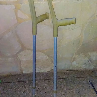 Vendo balones de oxigeno y muletas - 2/2