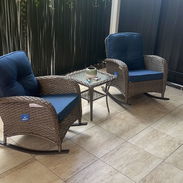 Sillones y mesa - Img 56074179