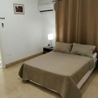 Apartamento Remodelado en Vedado. Llegar y vivir. Con todo dentro. - Img 90129576