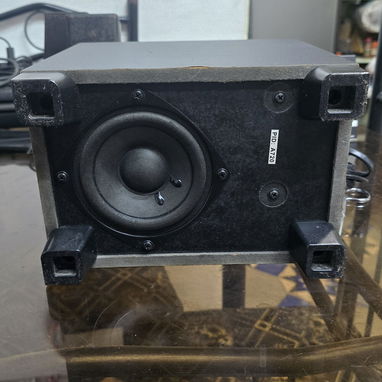 Sistema de altavoces Logitech X-240 con subwoofer 2.1 25w RMS es de uso Al pv 55815163 WhatsApp - 2/3