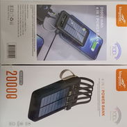 🚨 DOMICILIO GRATIS🛵⚡🔋POWER BANK SOLAR MARCA KINGMOX 4 EN 1, capacidad 20000 mah(74Wh/3.7v)(es pesado) Carga rápida - Img 58162564