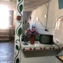 77_*SE VENDE APTO EN INTERIOR EN HABANA VIEJA🏰*  👋🏽*CONSTA DE : 2/4,balcón con vista a la calle,terraza,sala,comedor- - Img 121852515
