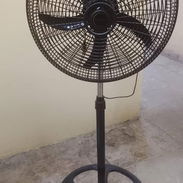 Ventilador de pedestal de 18" tipo ciclón: 45 USD ❤️💚💚🌜 - Img 55257056