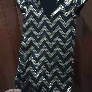 Vestidos negros sin tirantes y con modelo que hace una figura espectacular - Img 112894087