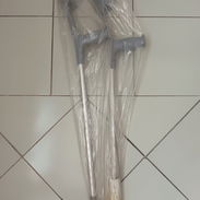 Vendo muletas antebrazos nuevas con sus gomitas de respuesto - Img 56993212