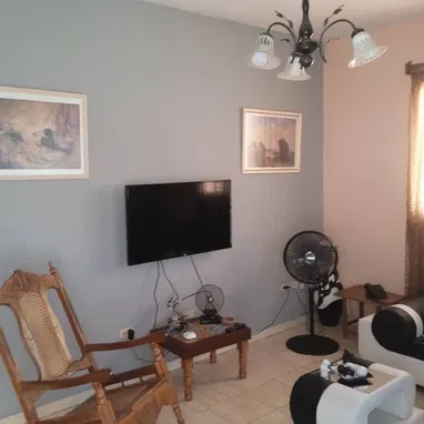 Ofertaaa biplanta en altos con garaje en el Vedado con 3 cuartos en excelente zona!!!! - Img 122707271