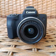 Cámara Canon M50 con lente kit, 24 megapíxeles, grabación en 4K, por un costo adicional la doy con bolso 250 USD 5475523 - Img 56904935