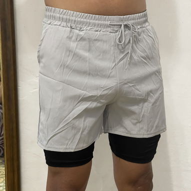 Short deportivo con licra de hombre para el gym - Img 123327872