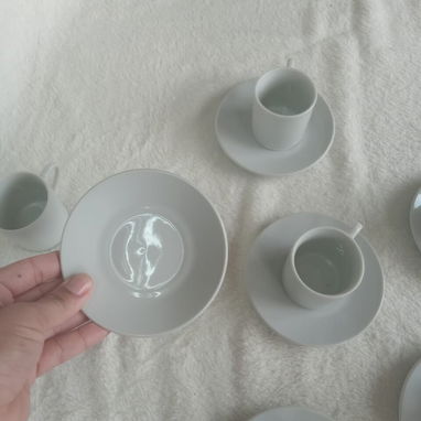 TAZAS DE CAFÉ BLANCAS DE 6 TAZAS Y 6 PLATOS, ENTREGA DE FACTURA, VARIEDAD DE ÚTILES DEL HOGAR, ETC - Img 120784810