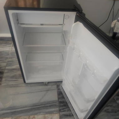 Minibar ( modelo grande ) Frigidaire Como Nueva – ¡Excelente Enfriamiento y Estado! - Img 123059831
