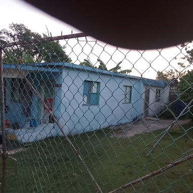 Se vende una propiedad con un departamento con 50metros d largo y 10 d ancho - 5/9