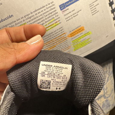 Zapatilla de niño Under Armour originales poco uso - 2/2