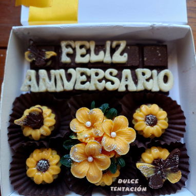 Cajita de bombones en forma de girasol más tableta con mensaje. - 2/2