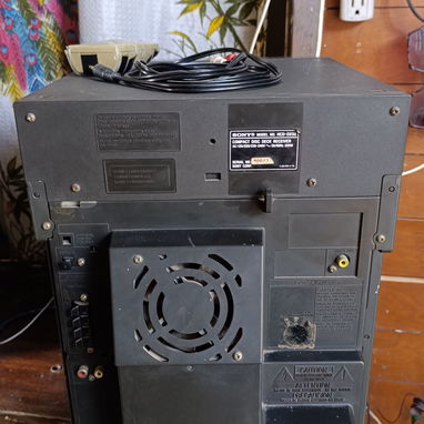 Vendo equipo de música marca Sony en perfecto estadcon Bluetooth incluído, dos cables auxiliar y su mando en perfecta es - 2/7
