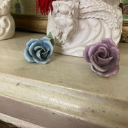 VENDO PAREJA DE FLORECITAS DE PORCELANA ITALIANA. INTERESADOS COMUNICARSE AL 54312796 CON ISABEL - Img 53997733