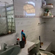 Vendo apto con garaje, cuatro cuartos, capitalista, ok estado muy tranquilo y privado.Vibora - Img 52308851