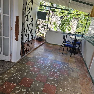Casa en venta a una cuadra y media de Corral Falso - Img 124227536