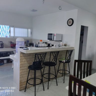 Casa independiente, 3 pisos, para familia numerosa y negocio - Img 118073507