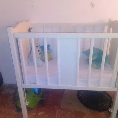 Cuna con colchon y lanzadera - Img 118653476