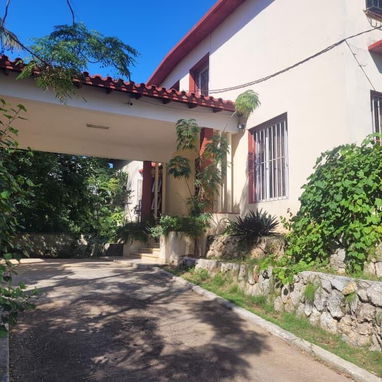 Grandisima casa en Alturas de Miramar - Img 122615321