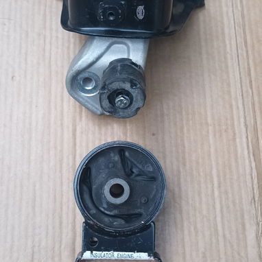 Calzos del motor Toyota Yaris 2001 - Img 122943678
