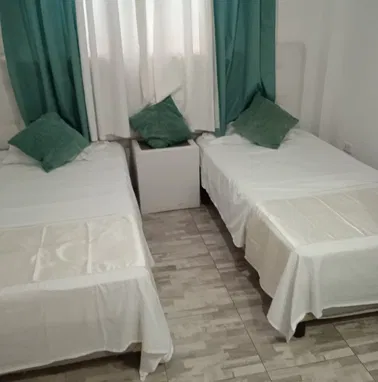 🚗👥 Apartamento de 2 Habitaciones en San Lázaro, Vedado REF 1375 - Img 96352984