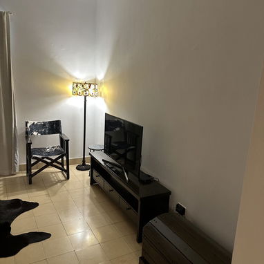 SE VENDE POR EL DUEÑO bello apartamento en Vedado ,  25 y J - Img 108274735