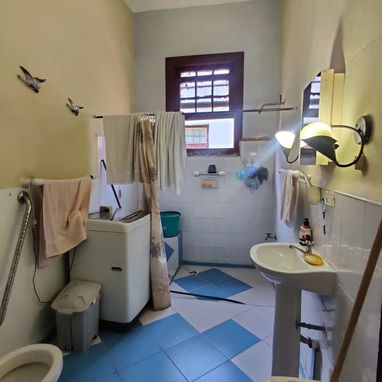 Vivienda amplia en altos, cercana a 23 y G . Vedado !!! - Img 115656044