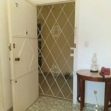 Casa tradicional cubana en el Vedado ,renta por días o corto tiempo a cubanos y extranjeros - Img 118976145