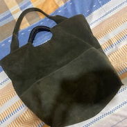 Cartera original marca mango de uso pero está impecable de material de lona no tiene muerte - Img 55715818