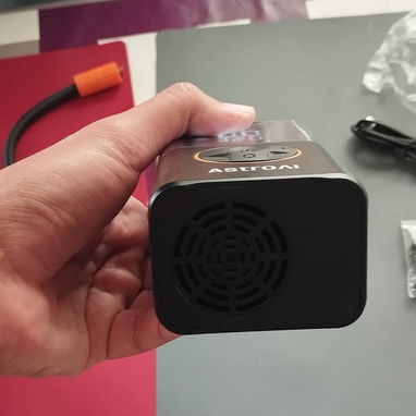 Compresor de aire. Sirve como power bank. (Di a Dios a las gomas de repuesto) - 3/4