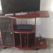 Vendo mesa para TV y otros equipos adornos - Img 57017166