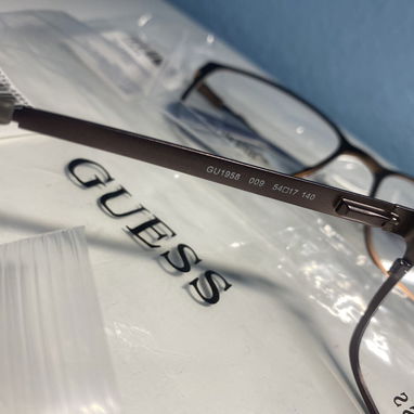 Espejuelos guess de óptica 8 dolares si compran 5 menos a 10 - 5/6