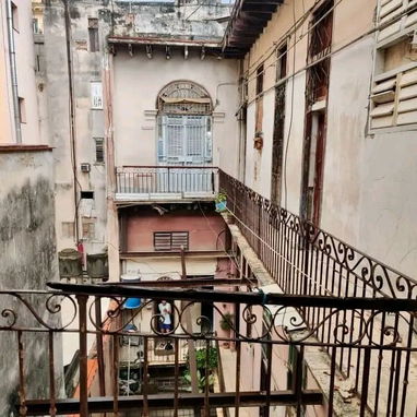 GG-131 | ¡JOYA COLONIAL ÚNICA CON 5 BALCONES A LA CALLE! En el Corazón de La Habana Vieja 🔥 - Img 123244145