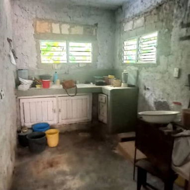 VENDO CASA CON TERRENO GRANDE EN MARTI, PROVINCIA MATANZAS. - 8/9