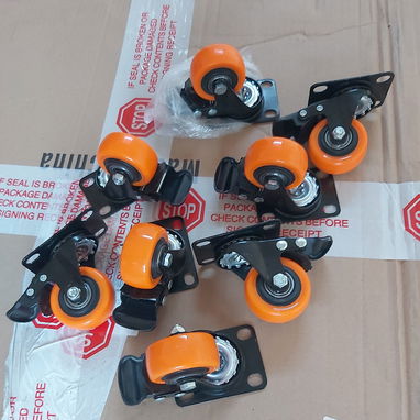 JUEGOS DE RUEDAS GIRATORIAS CON FRENO DE SEGURIDAD  7CM de altura del piso a la base.  Material de alta durabilidad y re - 2/2