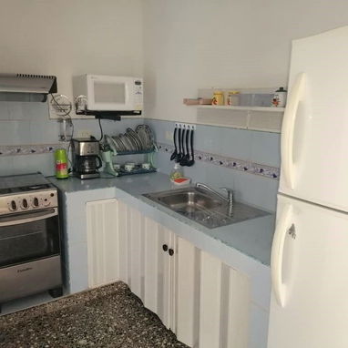 Cod.Z 🏝️Hostal de renta en Santa Marta .3 habitaciones . Habitación suite y 2 Habitaciones standart . Disponible - Img 120352156