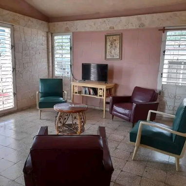 🏠 Renta de Casa En La Playa De Guanabo.🏖️ Ubicada a 1 cuadra y media de la playa. 📱Reservas: +5355284821 - 4/7