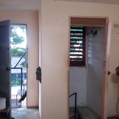 🏡 CASA EN VENTA — MARIANAO 🏡 📍 Excelente ubicación Cerca de Plaza de Marianao y Avenida 51. ✨ Casa puerta a la calle - 2/10
