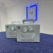 Audífonos inalámbricos Beats Solo Buds (100% Originales). Nuevos en caja - Img 56986802