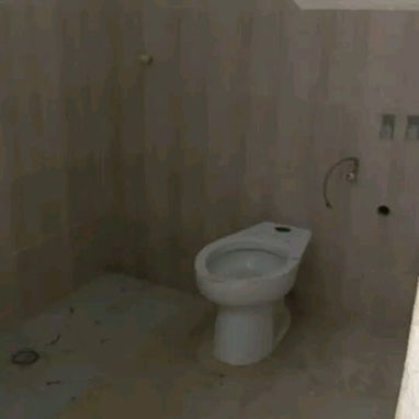 Se vende casa ubicada en Guanabacoa , en 3500 usd pero me puedo ajustar - 4/8