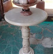 Se vende mesa de mármol y fuente con huevos - Img 45748051