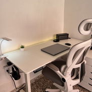 Mesa electrónica de escritorio/computadora 55x24". Color blanco - Img 58271337