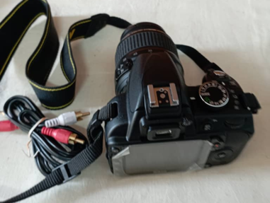 Vendo cámara fotográfica NIKON D3' 100, lente AF-SD X Zoom- Nikkor 18-55 mm g/ 3.5-5.6 G ED II. NUEVA - Img main-image