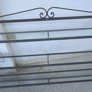Vendo Repisa de hierro y cristal. Puertas de cedro - 2/5